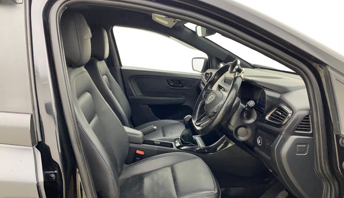 2021 Tata ALTROZ XZ PLUS PETROL DARK EDITION, Petrol, Manual, 29,120 km, Right Side Front Door Cabin