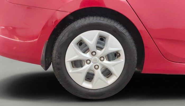 2016 Hyundai Verna 1.4 VTVT, CNG, Manual, 1,07,607 km, Right Rear Wheel