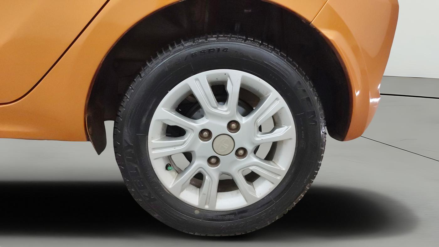 2017 Tata Tiago XZA PETROL, Petrol, Automatic, 1,02,151 km, Left Rear Wheel