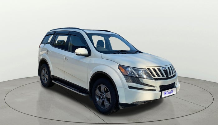 2015 Mahindra XUV500 W8, Diesel, Manual, 77,616 km, Right Front Diagonal