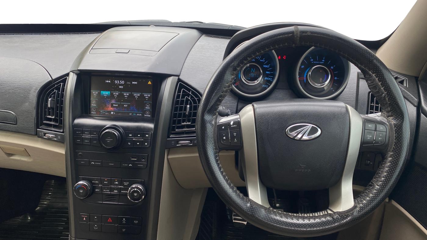 2015 Mahindra XUV500 W10, Diesel, Manual, 77,864 km, Steering Wheel Close Up