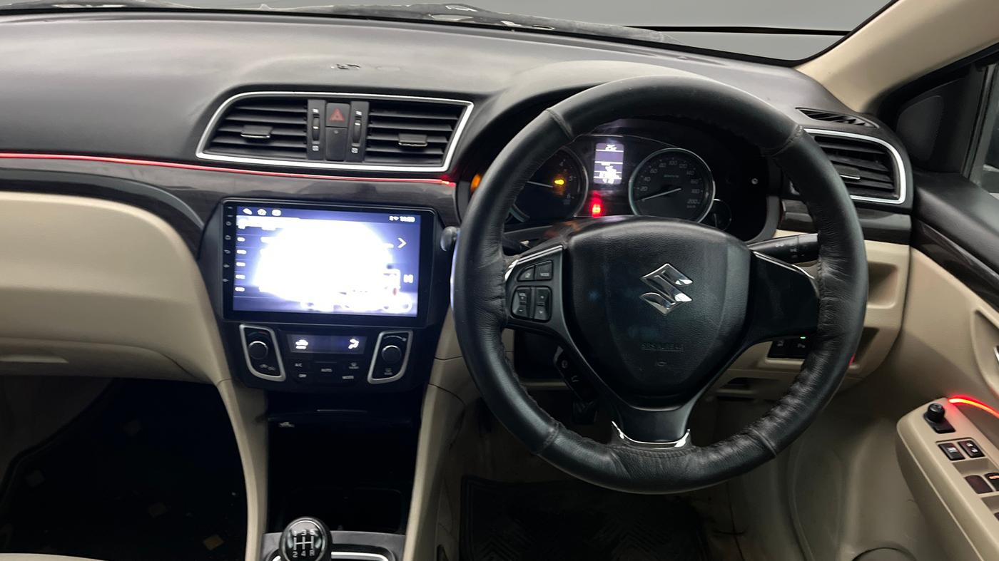 2016 Maruti Ciaz ZDI+ SHVS, Diesel, Manual, 87,931 km, Steering Wheel Close Up