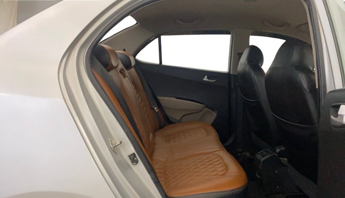 2015 Hyundai Xcent S 1.2, Petrol, Manual, 79,728 km, Right Side Rear Door Cabin