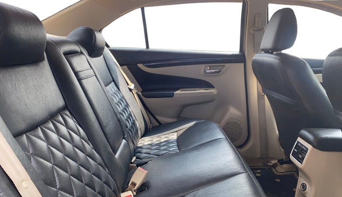 2016 Maruti Ciaz ZXI+, Petrol, Manual, 1,04,600 km, Right Side Rear Door Cabin