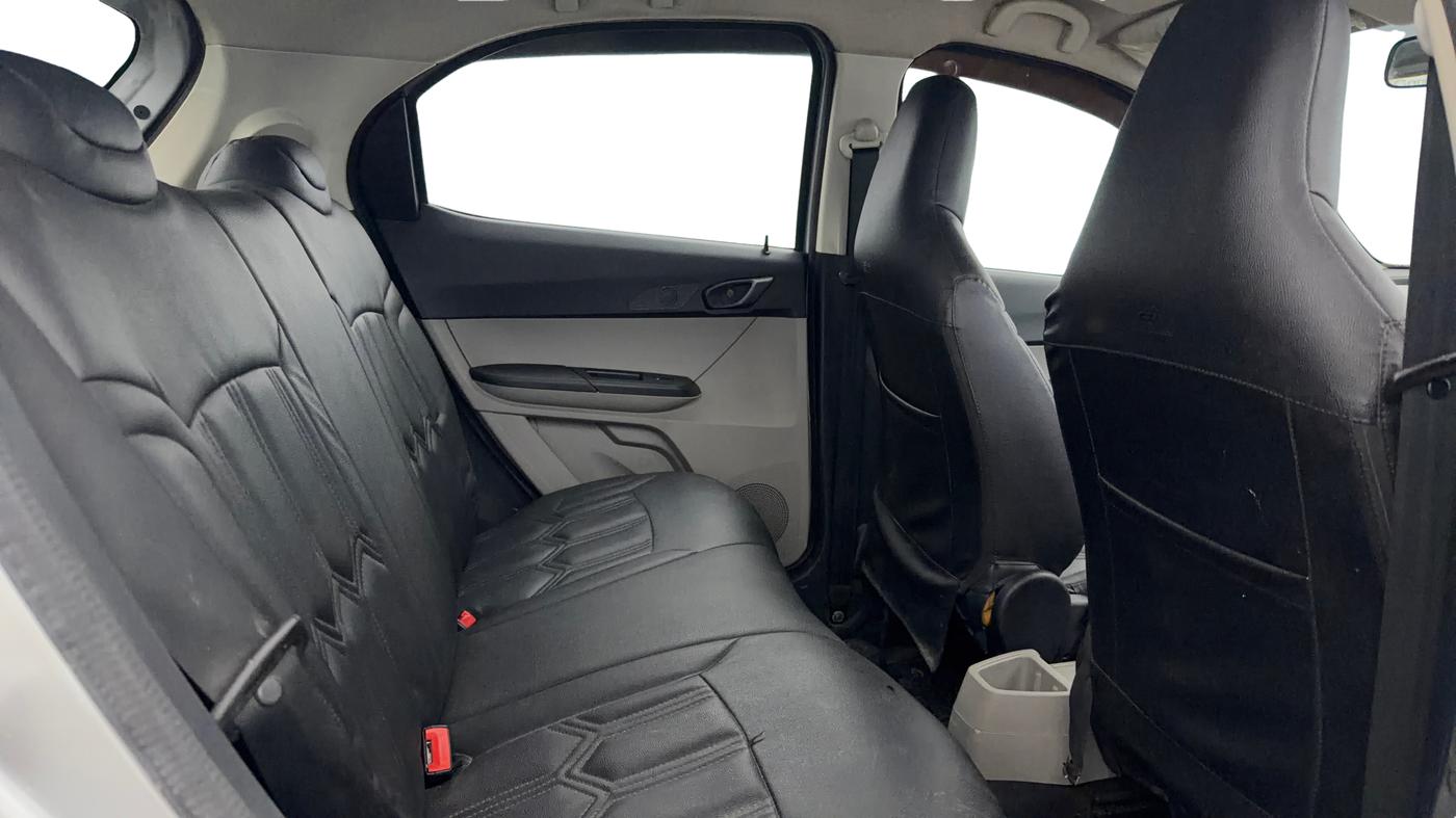 2017 Tata Tiago XT PETROL, Petrol, Manual, 71,597 km, Right Side Rear Door Cabin
