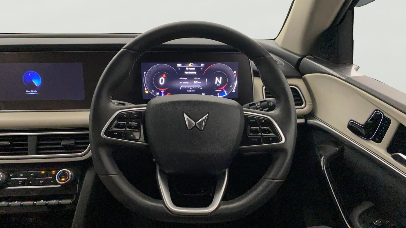 2023 Mahindra XUV700 AX 7 P MT 7 STR, Petrol, Manual, 30,344 km, Steering Wheel Close Up