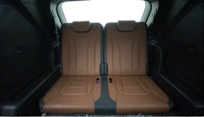 2022 Mahindra ALTURAS G4 4WD AT, Diesel, Automatic, 31,163 km, Third Seat Row ( optional )