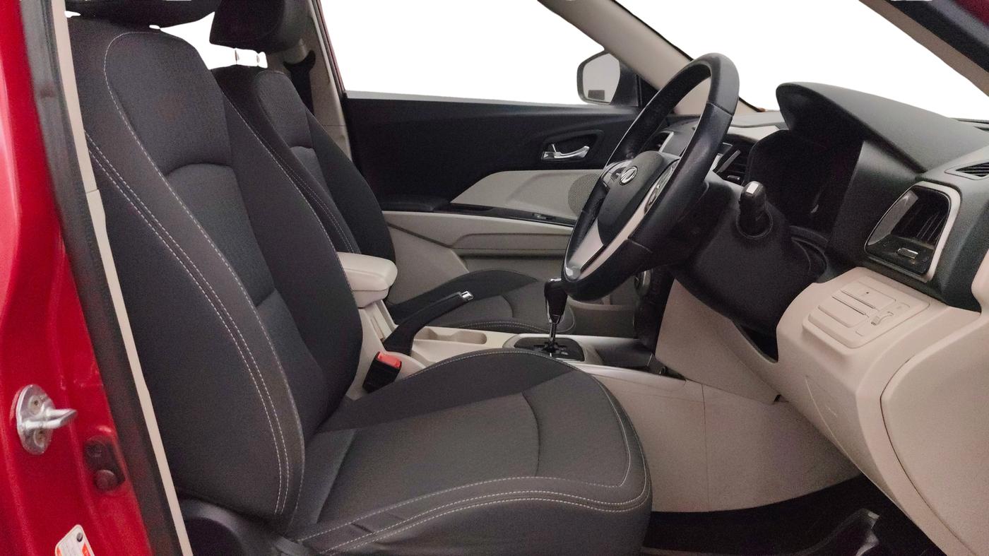 2019 Mahindra XUV300 W8 1.5 DIESEL AMT, Diesel, Automatic, 84,929 km, Right Side Front Door Cabin