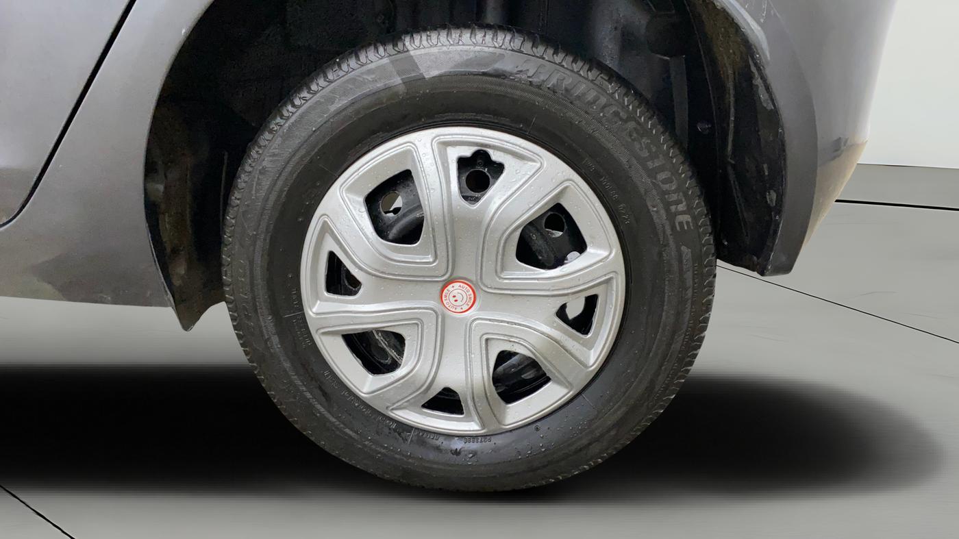 2023 Tata ALTROZ XE PETROL, Petrol, Manual, 34,057 km, Left Rear Wheel