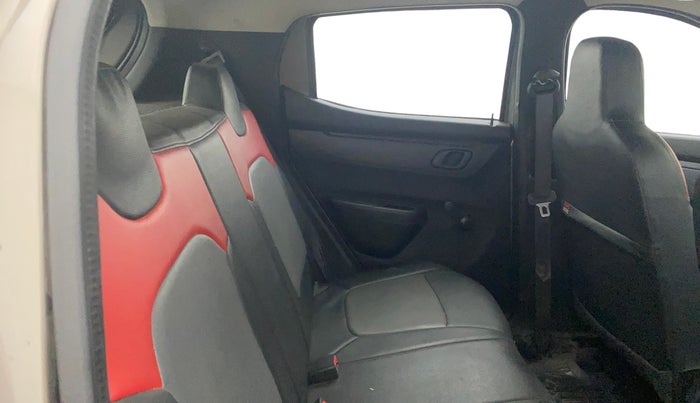 2017 Renault Kwid RXT 1.0, Petrol, Manual, 41,182 km, Right Side Rear Door Cabin