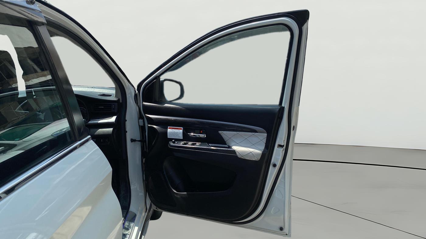 2023 Maruti XL6 ZETA CNG, CNG, Manual, 1,03,816 km, RHS Front Door