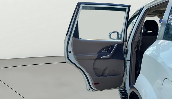 2015 Mahindra XUV500 W8, Diesel, Manual, 77,616 km, LHS Rear Door