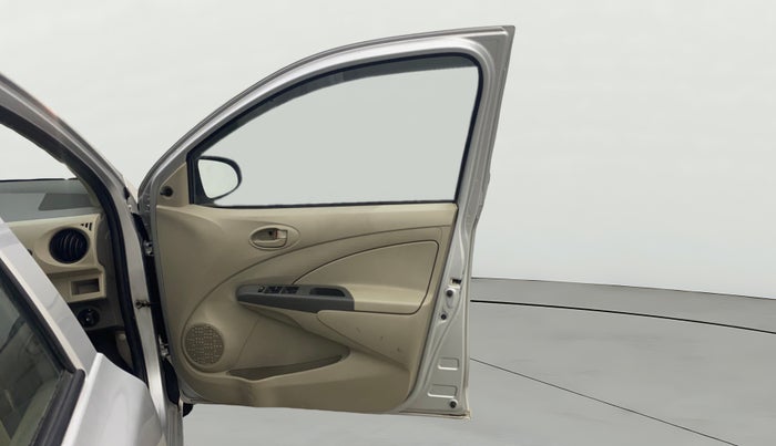 2015 Toyota Etios Liva G, Petrol, Manual, 38,768 km, RHS Front Door