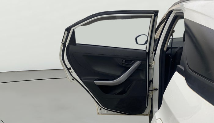 2023 Tata NEXON XM SUNROOF DIESEL, Diesel, Manual, 1,22,287 km, LHS Rear Door