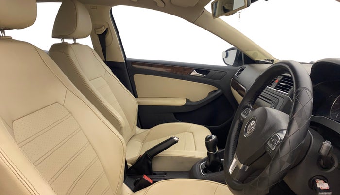 2013 Volkswagen Jetta HIGHLINE TDI, Diesel, Manual, 1,29,036 km, Right Side Front Door Cabin