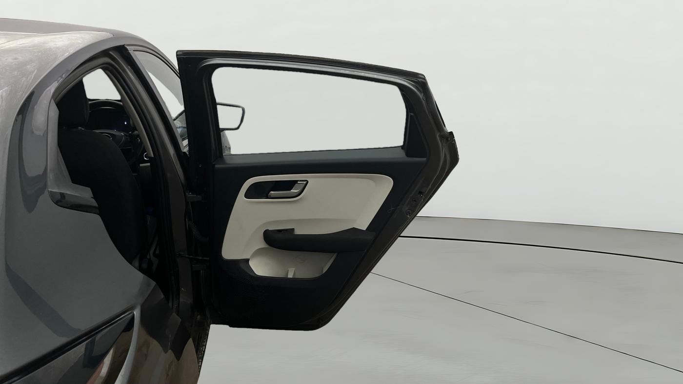 2024 Tata ALTROZ XZ PLUS SUNROOF CNG, CNG, Manual, 30,914 km, RHS Rear Door
