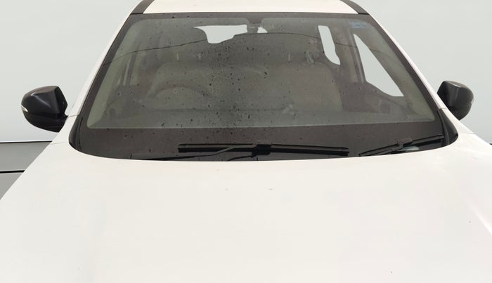 2022 Mahindra XUV700 MX P MT 5 STR, Petrol, Manual, 12,995 km, Front Windshield