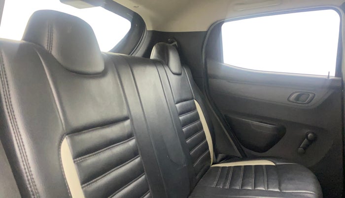 2017 Renault Kwid RXT 0.8, Petrol, Manual, 33,468 km, Right Side Rear Door Cabin