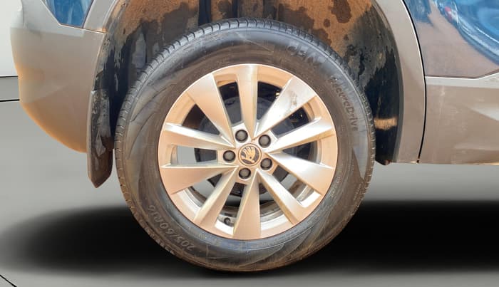 2025 Skoda Kylaq Signature, Petrol, Manual, 10,030 km, Right Rear Wheel