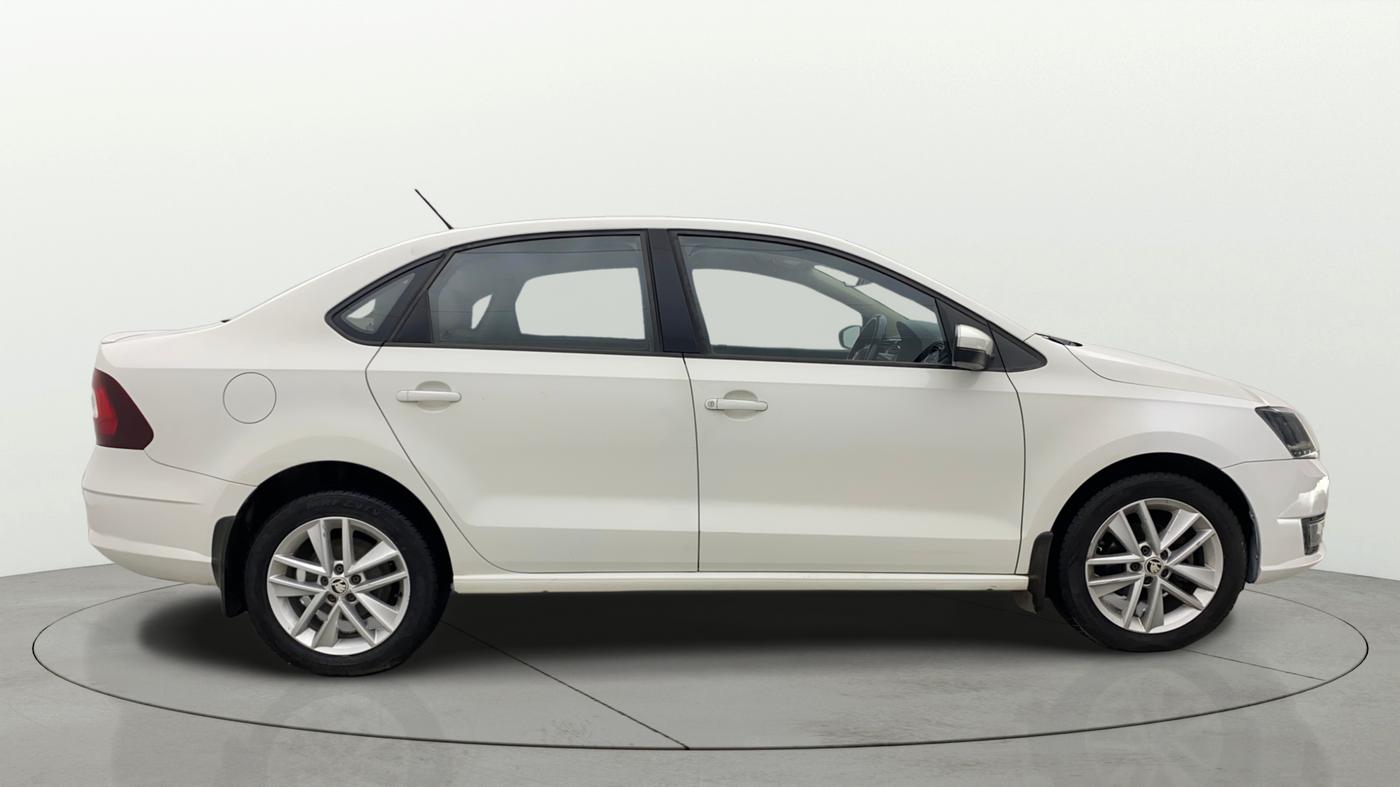 2017 Skoda Rapid STYLE 1.5 TDI AT, Diesel, Automatic, 1,12,847 km, Right Side View