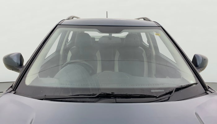 2019 Mahindra XUV300 W6 1.2 PETROL, Petrol, Manual, 1,37,766 km, Front Windshield