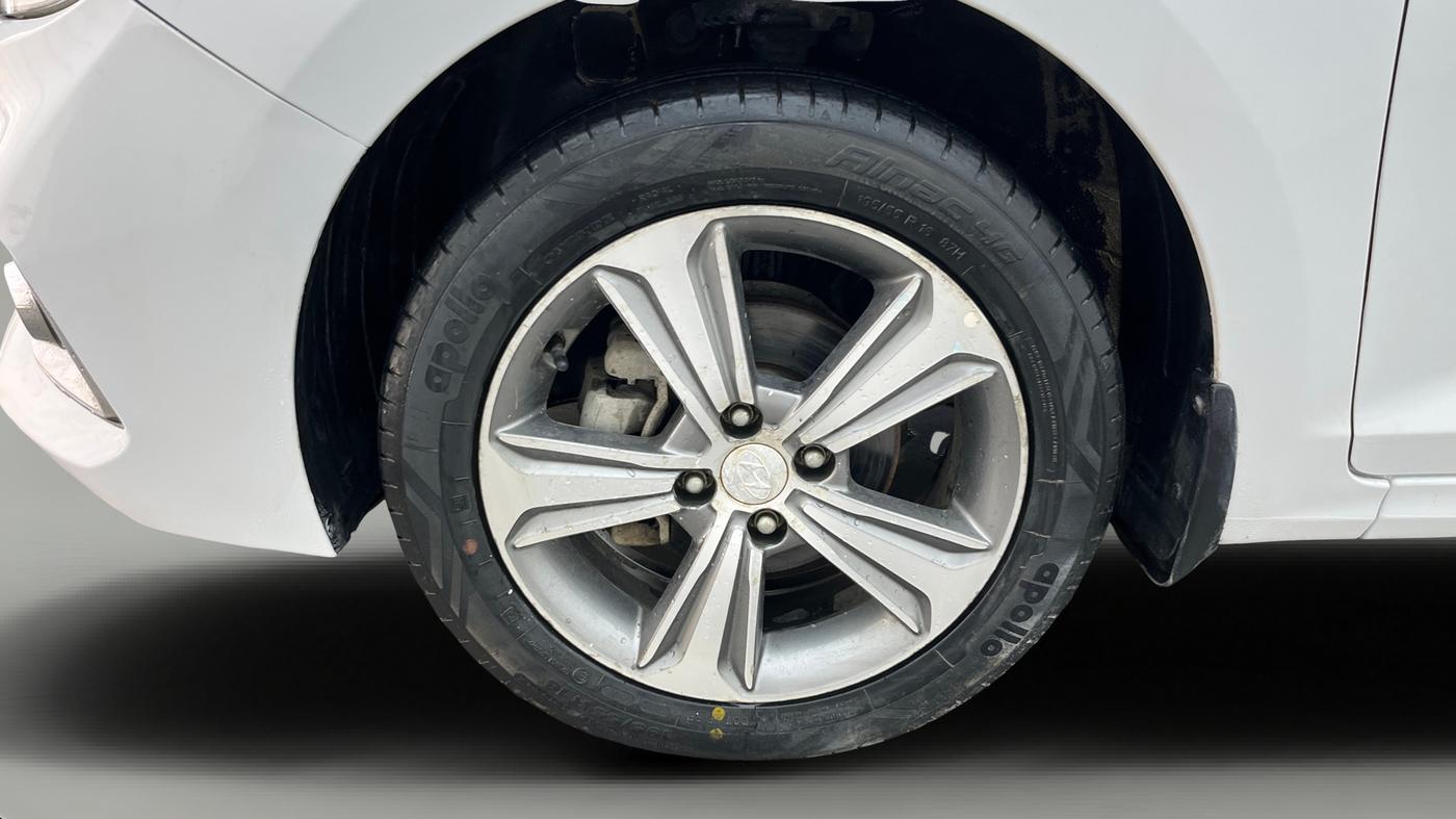 2018 Hyundai Verna 1.6 VTVT SX, Petrol, Manual, 47,710 km, Left Front Wheel
