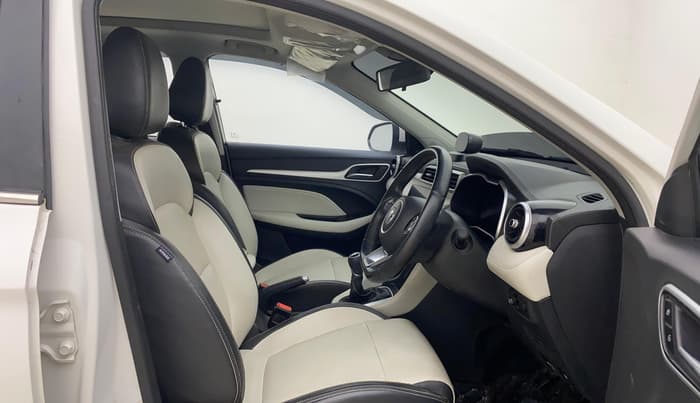 2023 MG ASTOR SHARP 1.5 MT, Petrol, Manual, 42,510 km, Right Side Front Door Cabin