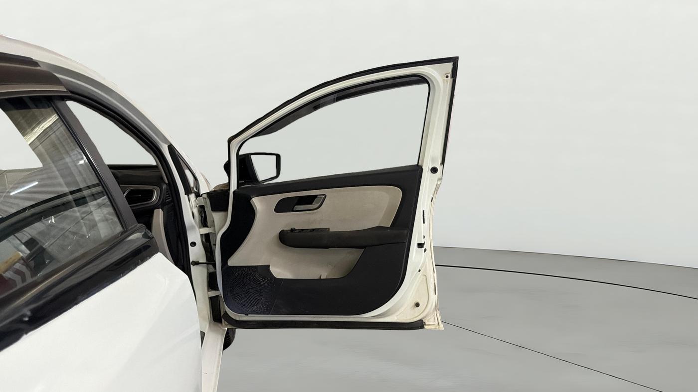 2023 Tata ALTROZ XZ PLUS SUNROOF CNG, CNG, Manual, 38,826 km, RHS Front Door