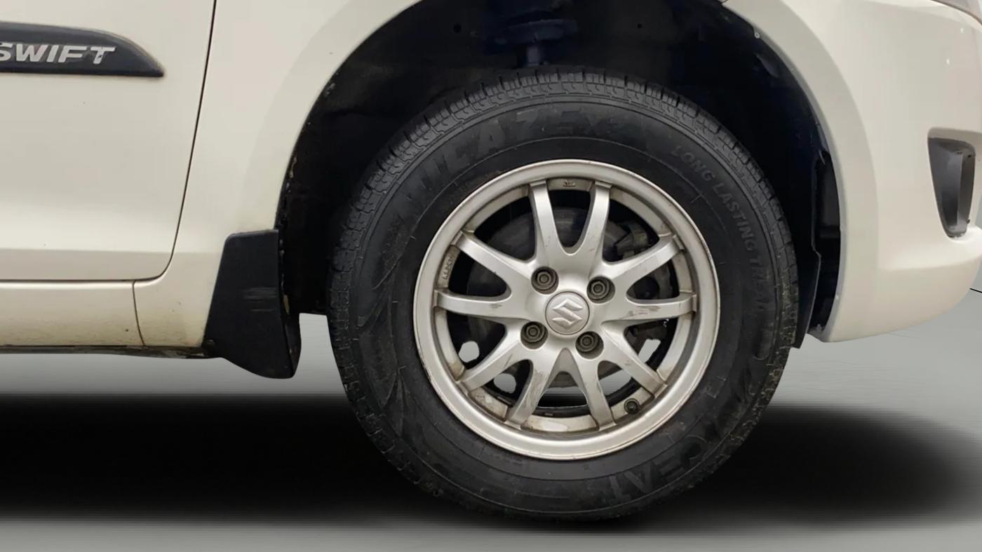 2014 Maruti Swift VXI, Petrol, Manual, 92,804 km, Right Front Wheel