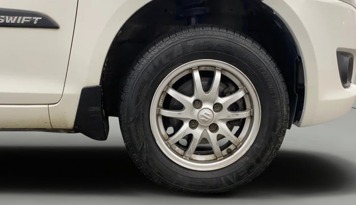 2014 Maruti Swift VXI, Petrol, Manual, 92,804 km, Right Front Wheel