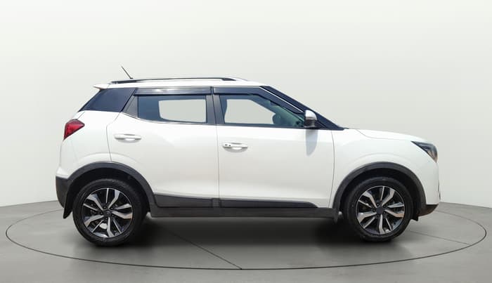 2019 Mahindra XUV300 W8 (O) 1.5 DIESEL, Diesel, Manual, 1,47,530 km, Right Side View