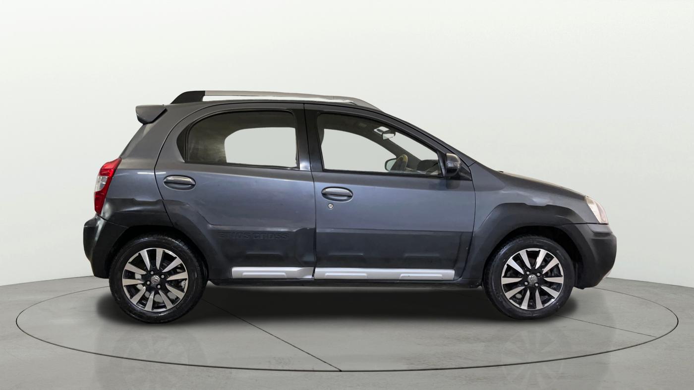 2014 Toyota Etios CROSS 1.5 V, Petrol, Manual, 66,631 km, Right Side View