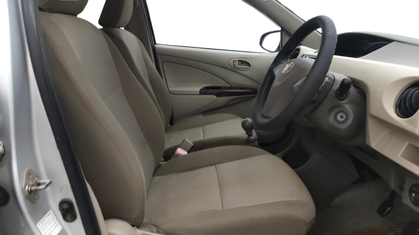2015 Toyota Etios Liva GD, Diesel, Manual, 1,30,548 km, Right Side Front Door Cabin