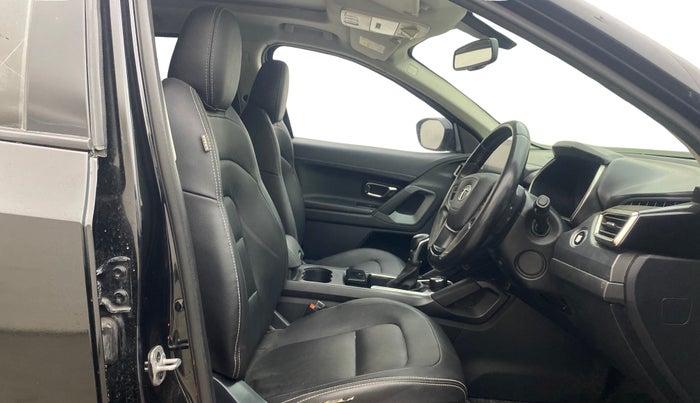 2020 Tata Harrier XZA PLUS 2.0L DARK EDITION, Diesel, Automatic, 1,15,220 km, Right Side Front Door Cabin