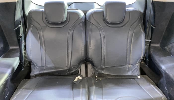 2022 Mahindra XUV700 AX 5 P MT 7 STR, Petrol, Manual, 66,407 km, Third Seat Row ( optional )