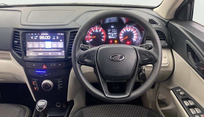 2022 Mahindra XUV300 W4 1.2 PETROL, Petrol, Manual, 38,721 km, Steering Wheel Close Up