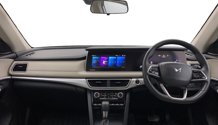 2022 Mahindra XUV700 AX 7 LUXURY D AT 7 STR, Diesel, Automatic, 43,313 km, Dashboard