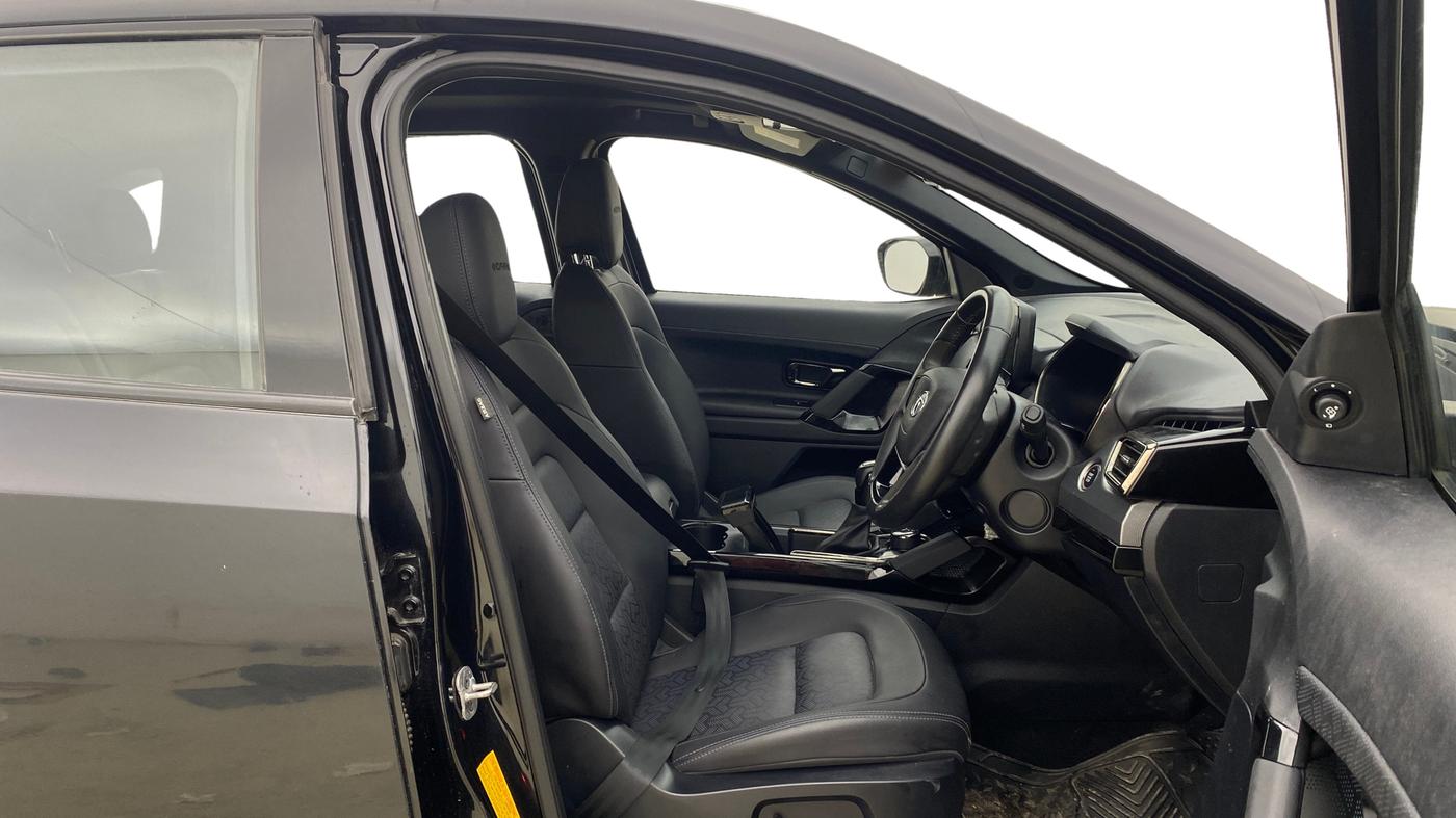 2022 Tata Harrier XZA PLUS 2.0L, Diesel, Automatic, 47,742 km, Right Side Front Door Cabin