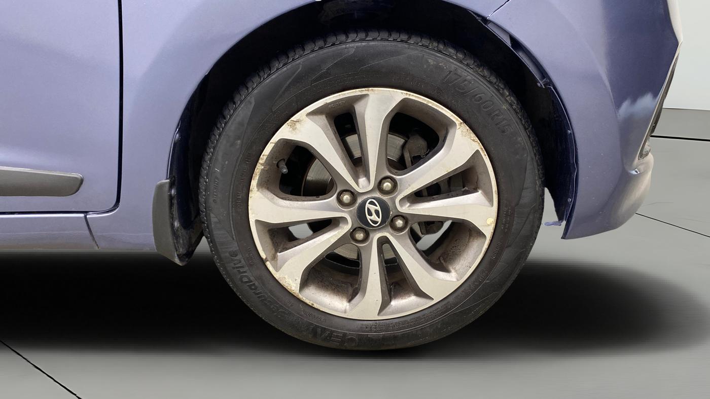 2015 Hyundai Xcent SX AT 1.2 (O), Petrol, Automatic, 50,093 km, Right Front Wheel