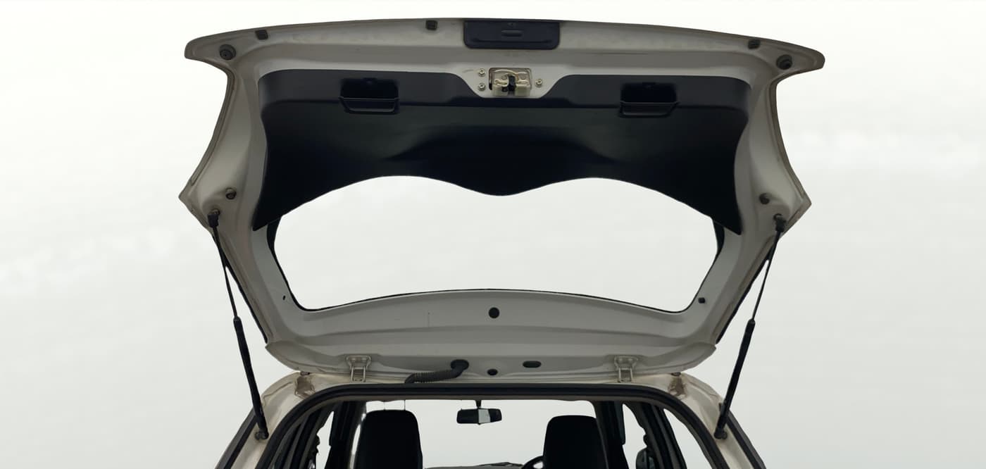 2022 Maruti Swift VXI, Petrol, Manual, 1,37,910 km, Boot Door Open