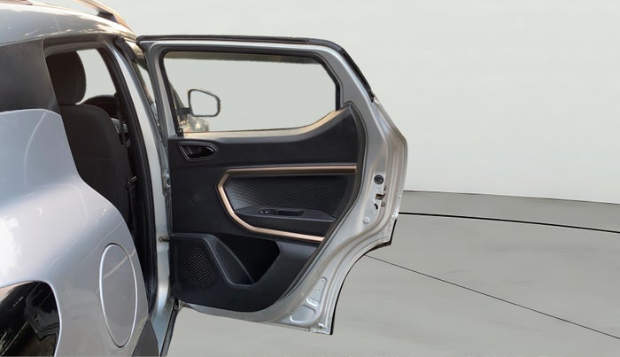 2022 Renault Kiger RXT (O) MT, CNG, Manual, 70,181 km, RHS Rear Door