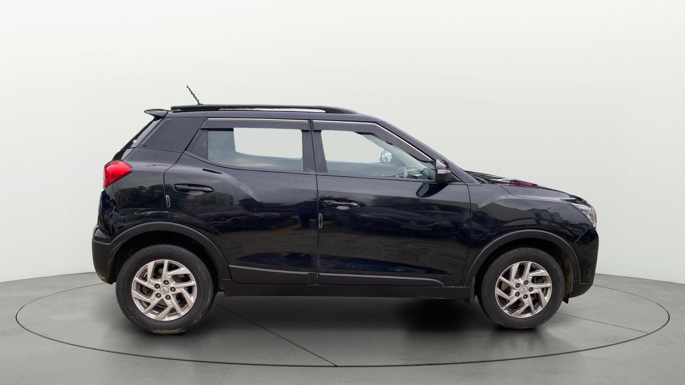2023 Mahindra XUV300 W8 1.5 DIESEL, Diesel, Manual, 98,390 km, Right Side View