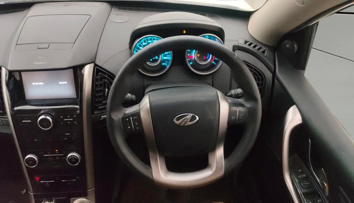 2018 Mahindra XUV500 W11 AT, Diesel, Automatic, 81,037 km, Steering Wheel Close Up