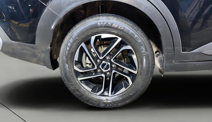 2023 KIA CARENS PRESTIGE PLUS 1.5 PETROL DCT 7 STR, Petrol, Automatic, 12,078 km, Right Rear Wheel