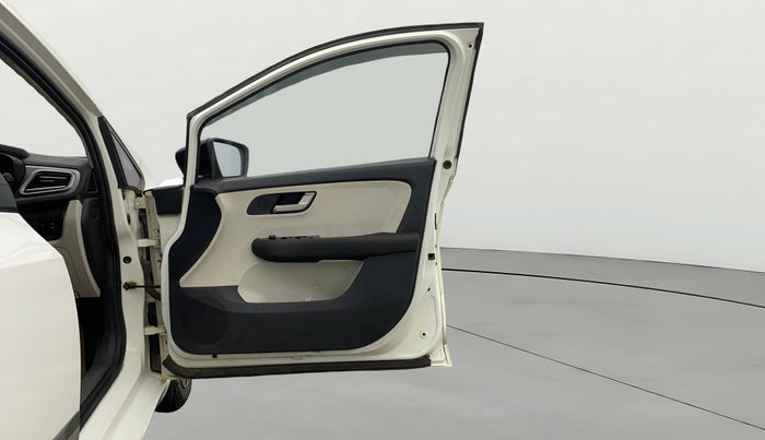 2024 Tata ALTROZ XZ CNG, CNG, Manual, 28,311 km, RHS Front Door