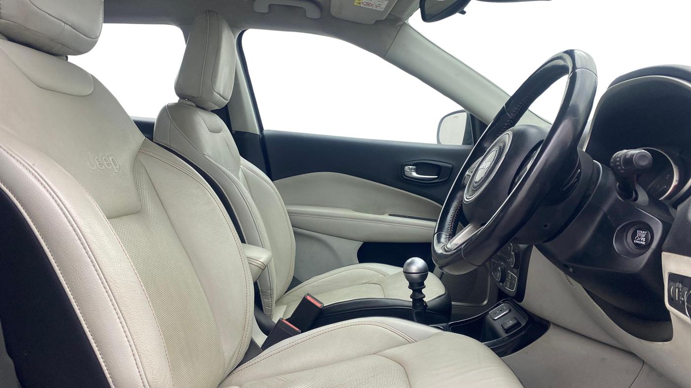 2018 Jeep Compass LIMITED (O) 2.0 DIESEL, Diesel, Manual, 1,22,447 km, Right Side Front Door Cabin