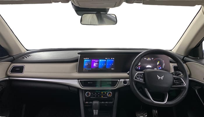 2023 Mahindra XUV700 AX 7 LUXURY P AT 7 STR, Petrol, Automatic, 24,791 km, Dashboard