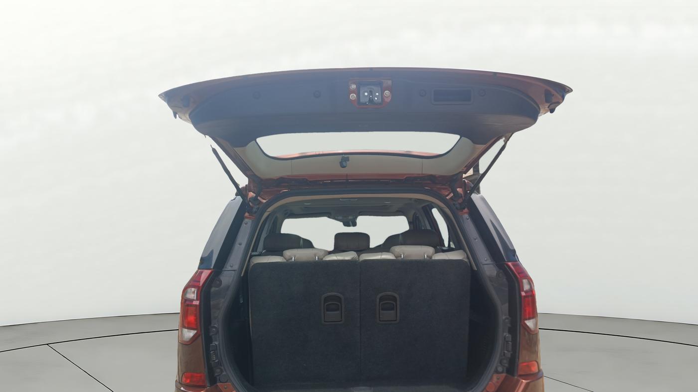2019 Mahindra XUV500 W9, Diesel, Manual, 1,21,839 km, Boot Door Open
