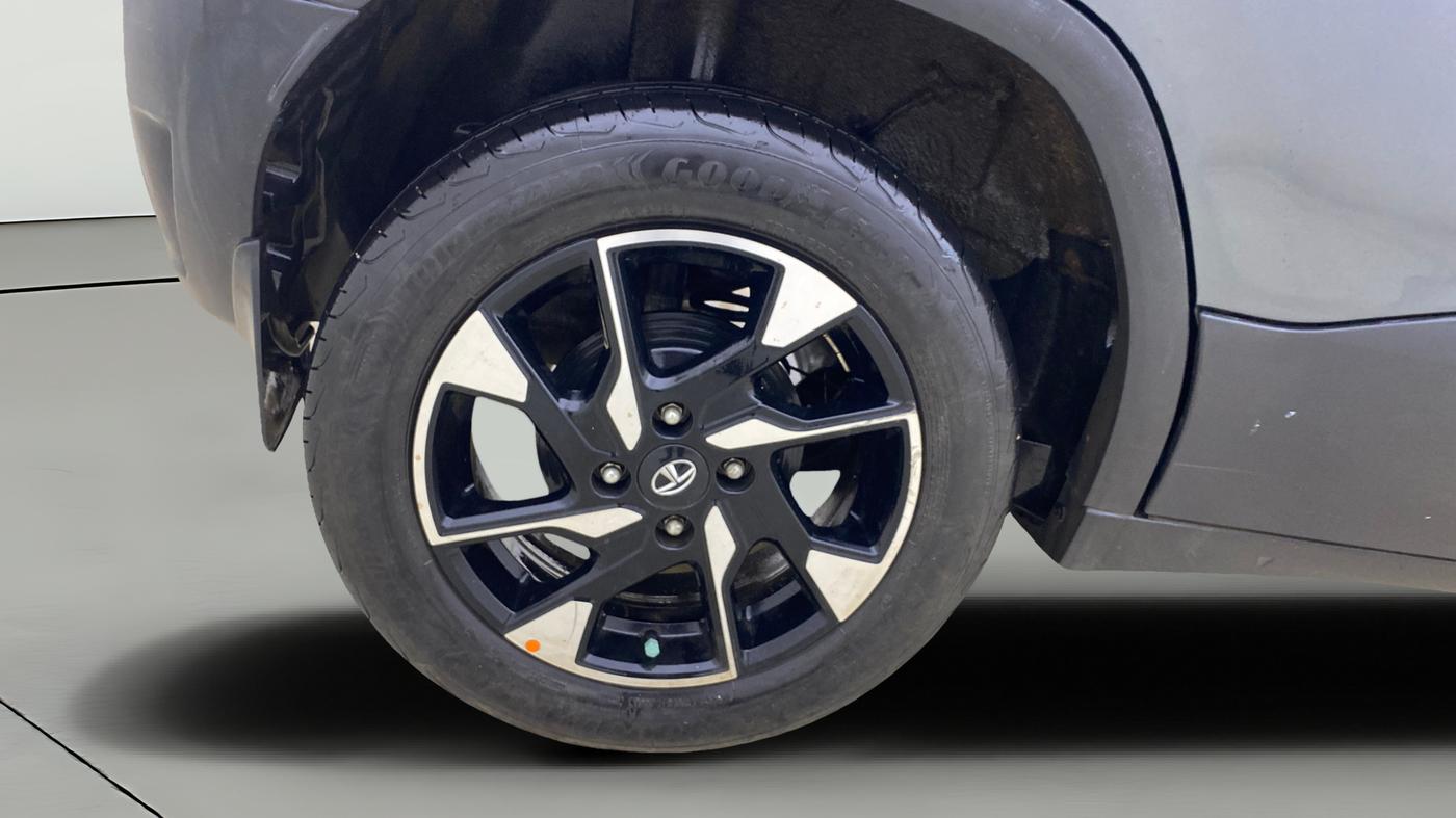 2023 Tata PUNCH ACCOMPLISHED DAZZLE SUNROOF CNG MT, CNG, Manual, 32,960 km, Right Rear Wheel