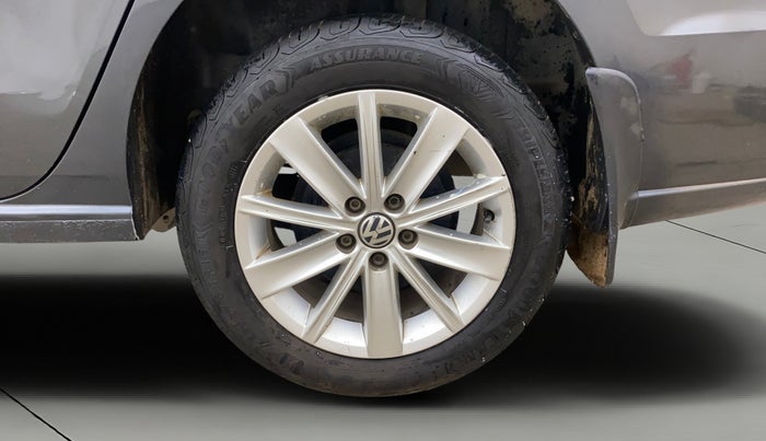 2016 Volkswagen Vento HIGHLINE 1.6 MPI, Petrol, Manual, 80,398 km, Left Rear Wheel